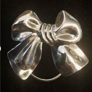 1980’s gold tone scarf clip